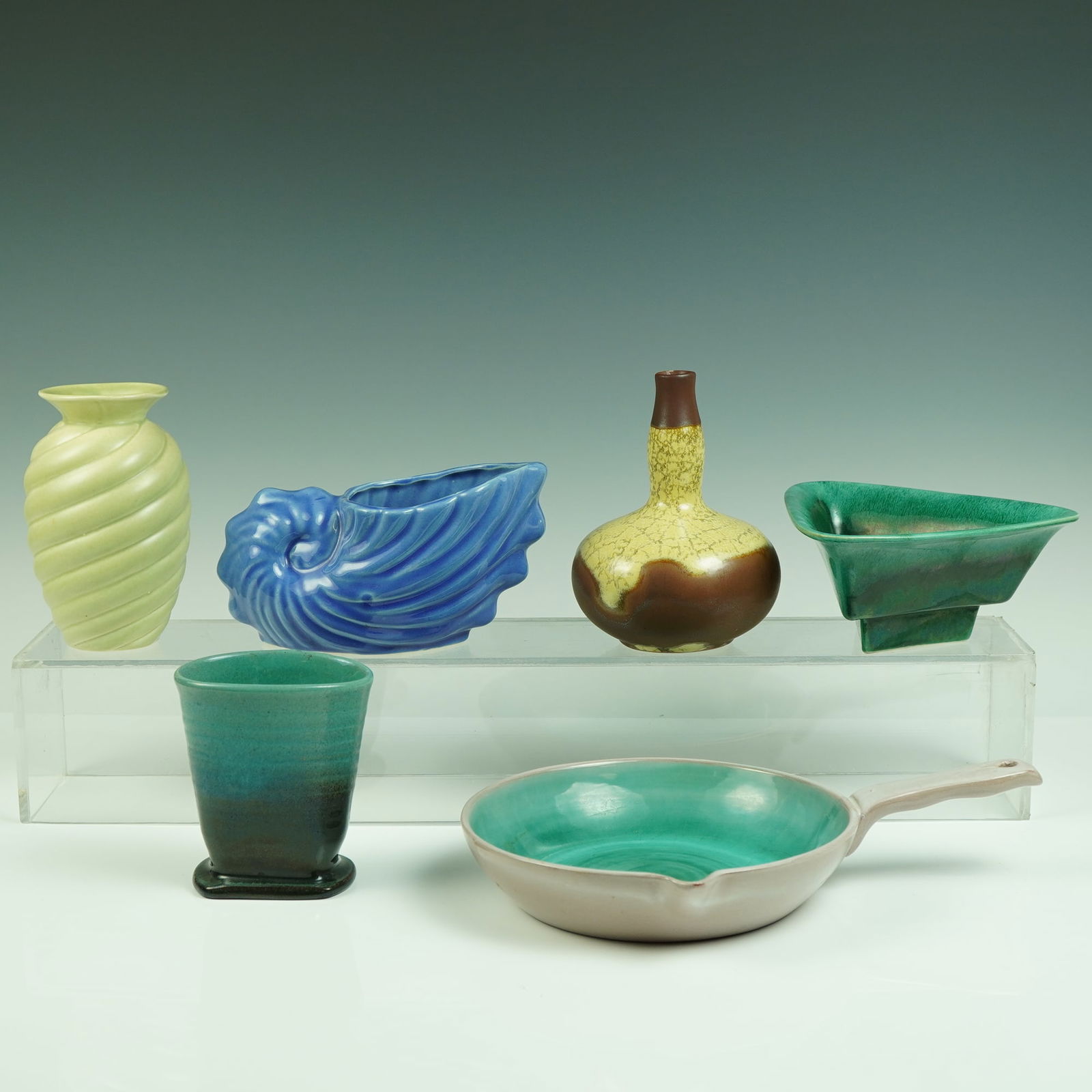 American Studio & Art Pottery incl. Stangl, Roseville & Others (1 of 10)