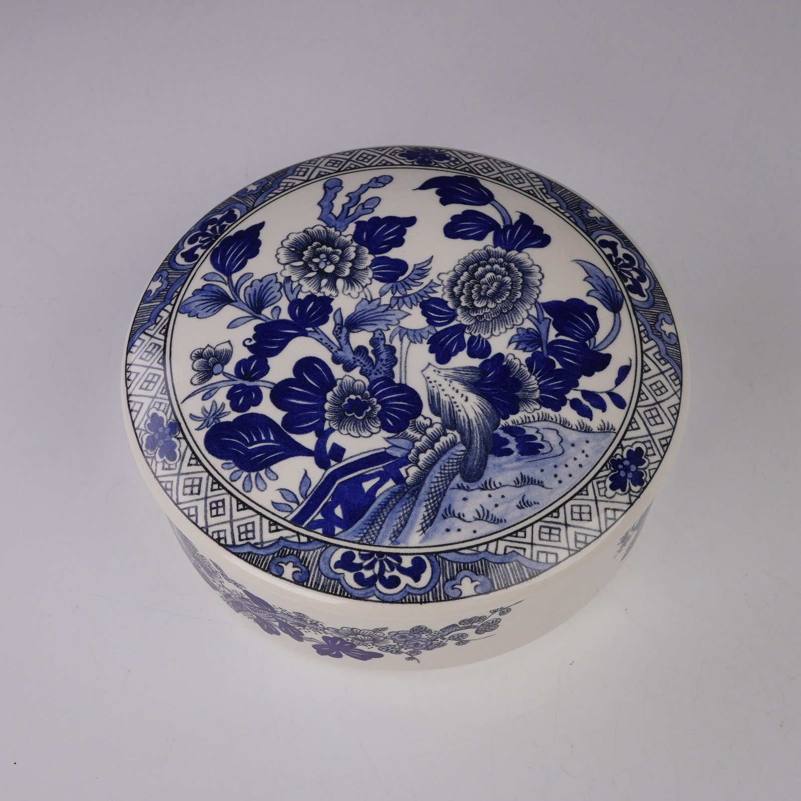 Tiffany & Co Peony Blue and White Lidded Box: Blue and white ceramic lidded box decorated with blooming peonies and foliage. Marked on the underside Peony designed by and made exclusively for Tiffany & Co. Issued: 20th century Dimensions: 5" dia.