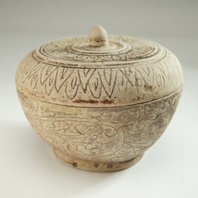 Sawankhalok Pottery Covered Box with Foliate and Lappet Design