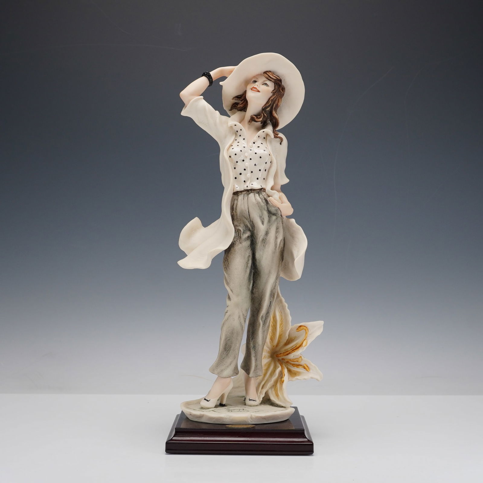 Giuseppe Armani Florence Sculture d'Arte Figurine, Lily (1 of 6)