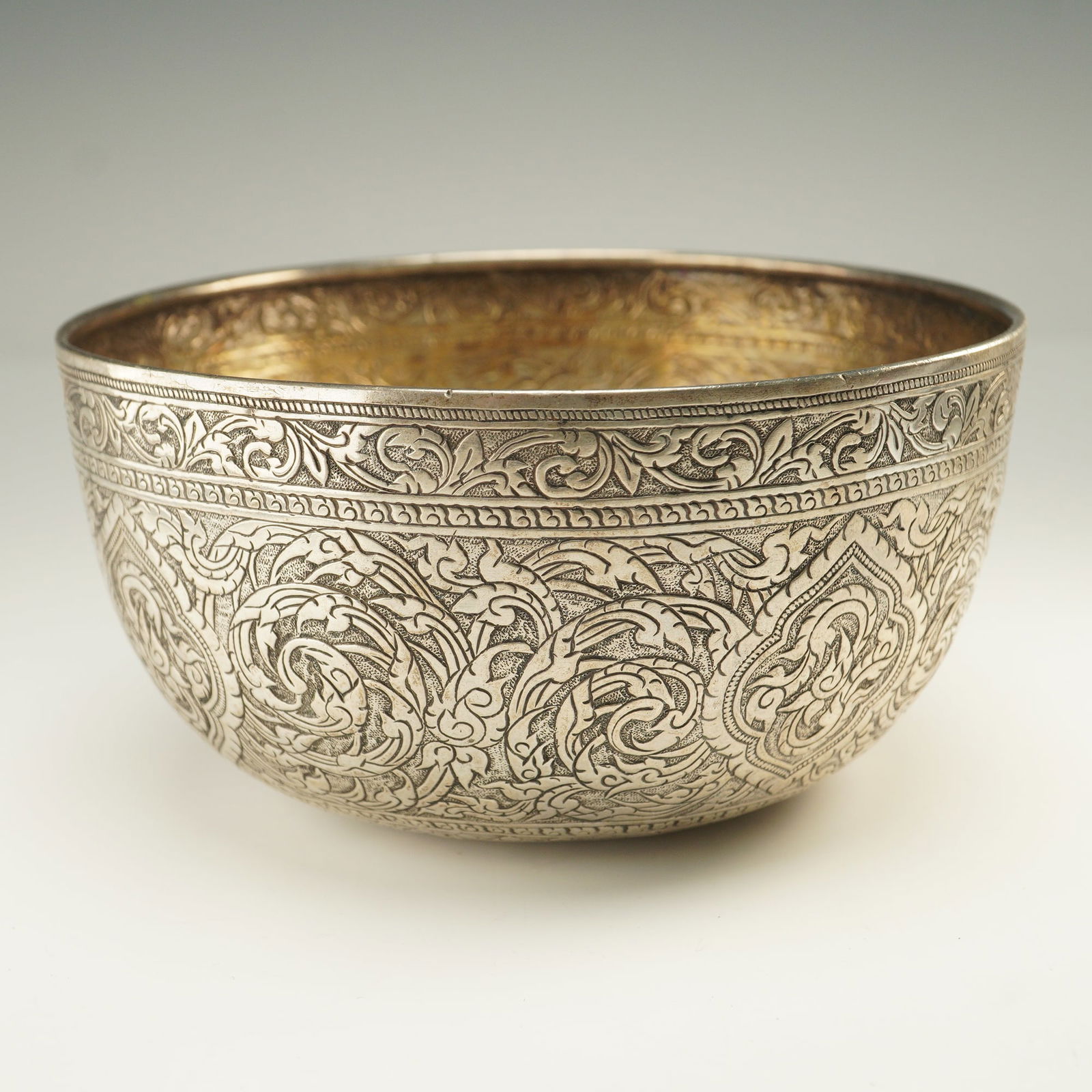 Burmese Small Silver Bowl Foliate Design, Medallions & Scrollwork Engraving (1 of 5)