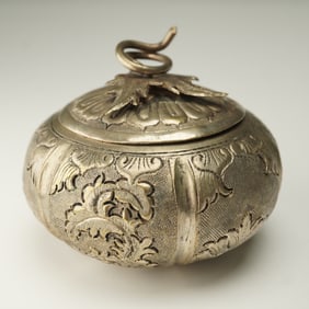 Small Silver Melon Form Box with Leaf Lid