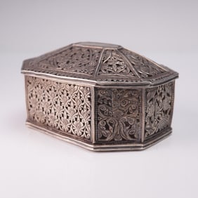 Indian Silver Pierced Floral and Foliate Octagon Box