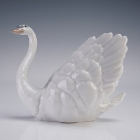 Lladro Porcelain Figurine, White Swan 1006175