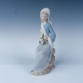 Lladro Porcelain Figurine, Girl with Lilies 1014972