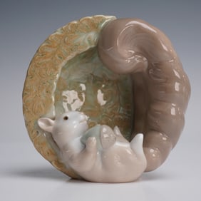 Lladro Porcelain Figurine, Squirrel - Natural Frames 01008069