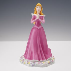 Walt Disney Showcase by Royal Doulton Figurine, Sleeping Beauty DP2