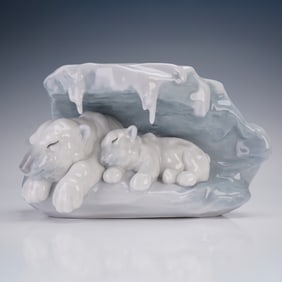 Lladro Porcelain Figurine A Snowy Sanctuary w/ Polar Bear Family 8062