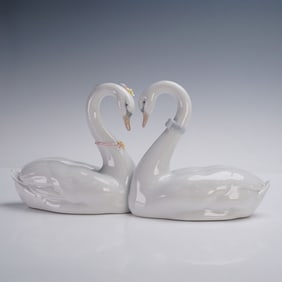 Lladro Porcelain Figurine, Endless Love 1006585
