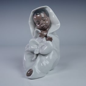 Nao by Lladro Porcelain Figurine, 'All Bundled Up', Dated 2000