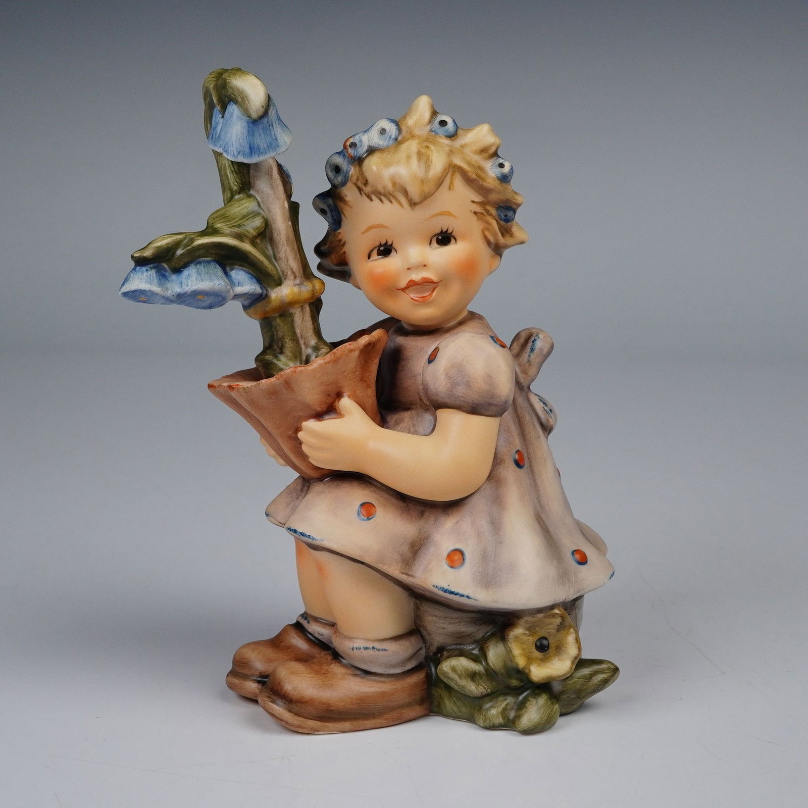 Goebel Hummel Porcelain Figurine, Garden Gift (1 of 5)