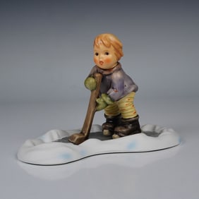 Goebel Hummel Porcelain Figurine, Season's Best