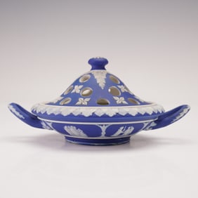 2pc Wedgwood Dipped Blue Jasperware Lidded Potpourri Bowl