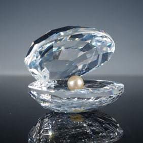Swarovski Crystal Figurine, Large Shell with Pearl
