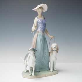 Lladro Porcelain Figurine, Elegante Promenade 1005802
