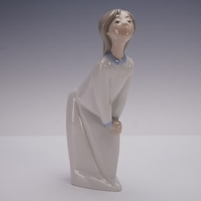 Lladro Porcelain Figurine, Girl Kissing 1004873