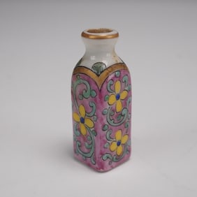 Porcelain Hand Decorated Snuff Bottle