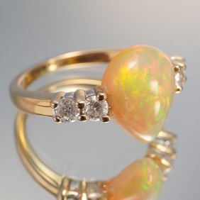 14K Gold Ring with 2.77ct Pear-Shaped Opal and Diamond Accents