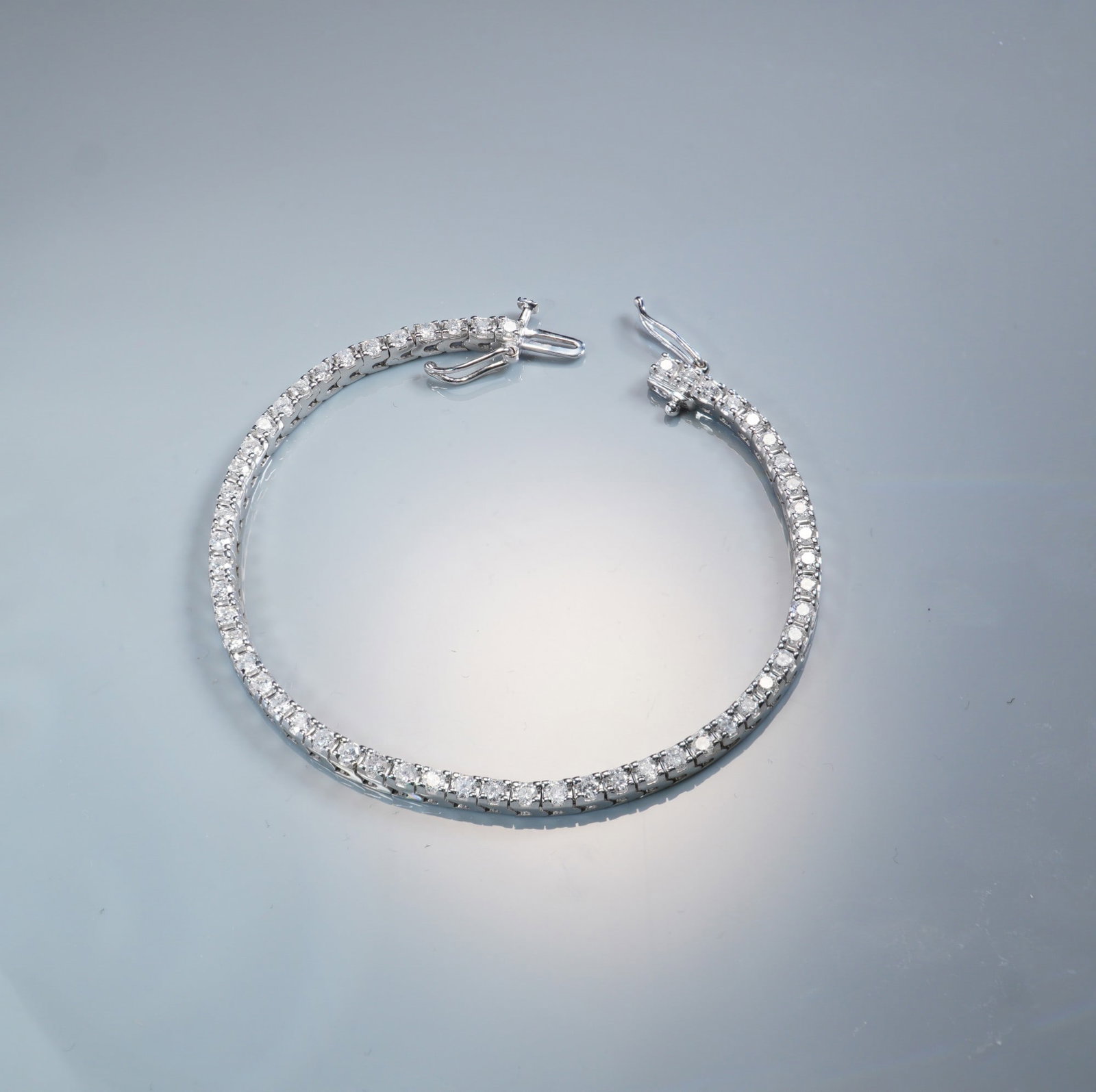 18K White Gold 2.00ctw Diamond Tennis Bracelet (1 of 3)