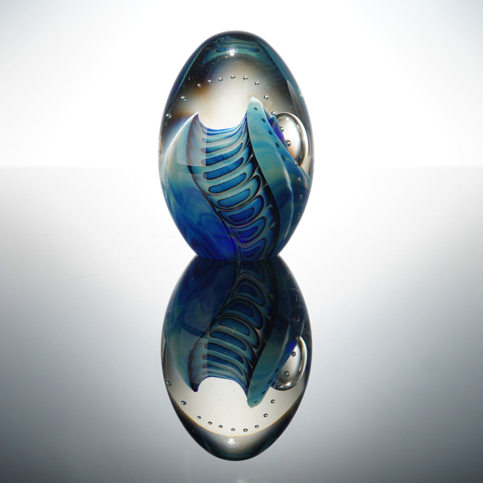 Robert Eickholt Art Glass Egg Paperweight 1985, Signed (1 of 5)