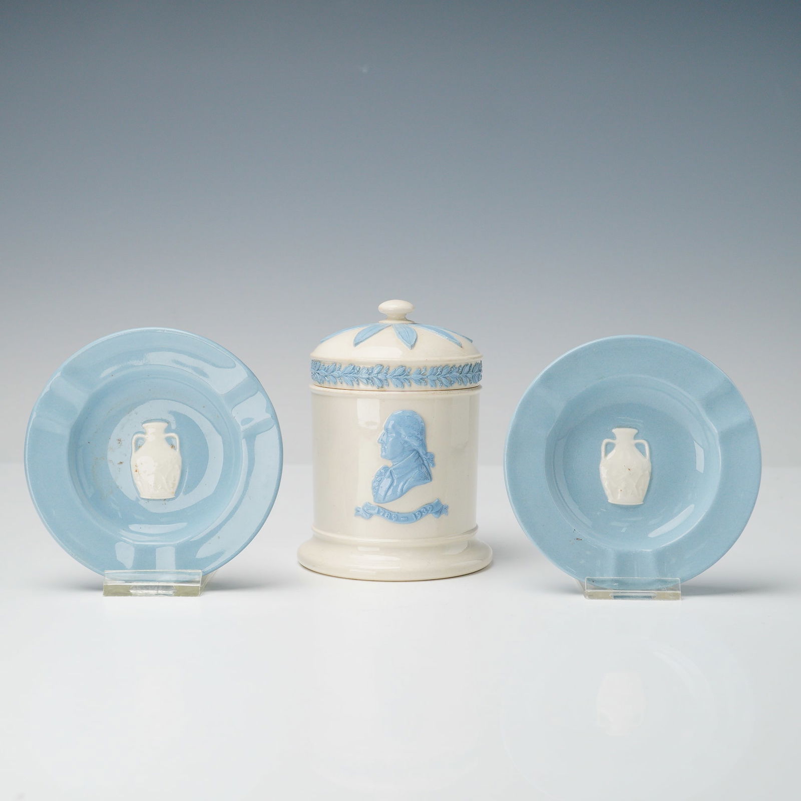 3pc Wedgwood Blue and Cream Commemorative Jar and Ashtray (1 of 7)