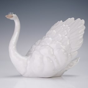 Lladro Porcelain Figurine, White Swan 1006175