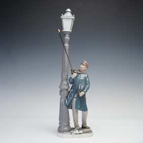 Lladro Porcelain Sculpture, Lamplighter 01005205