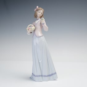 Lladro Porcelain Figurine, Innocence in Bloom 01007644