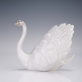 Lladro Porcelain Figurine, White Swan 1006175