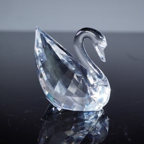 A Swarovski Crystal Swan Figurine