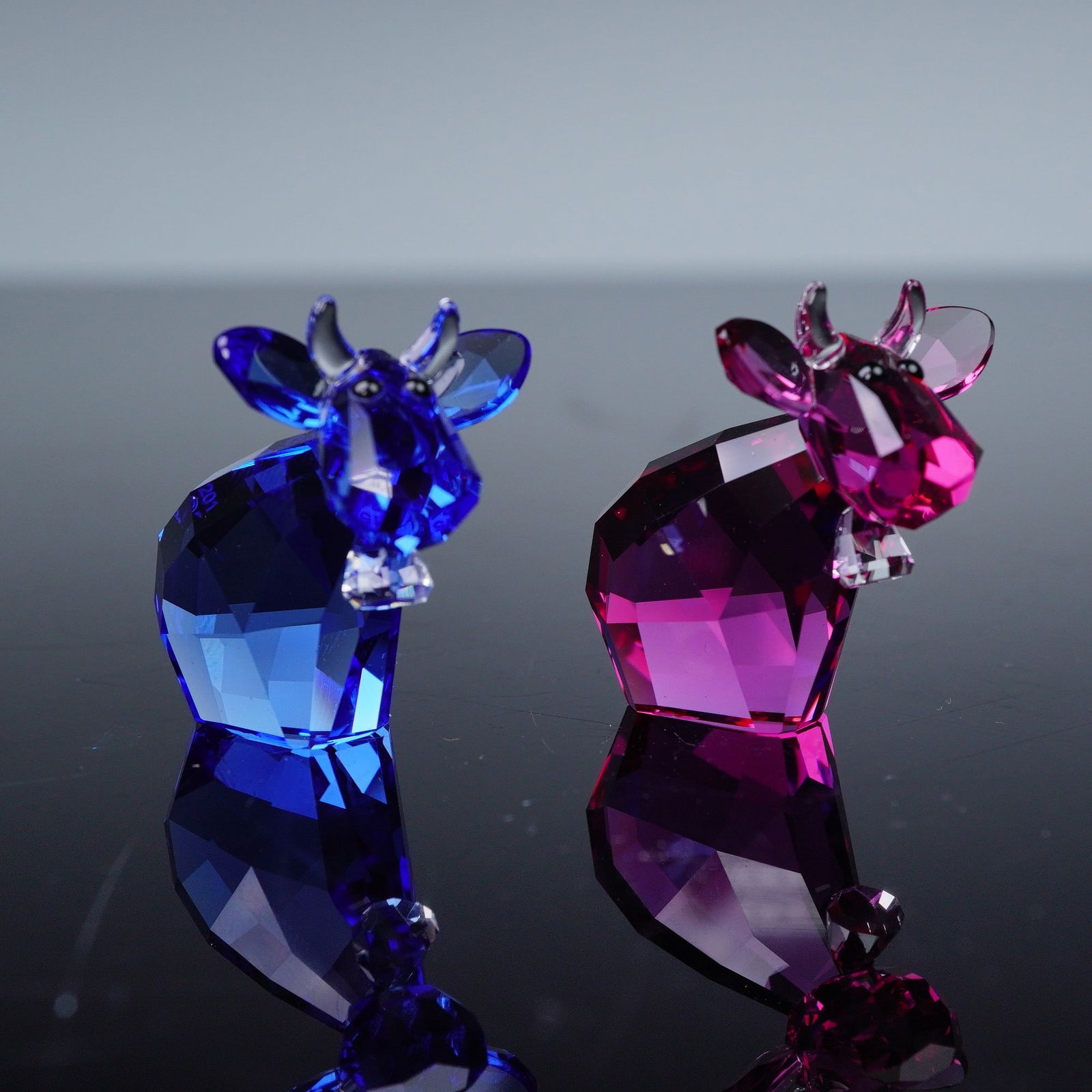 2pc Swarovski Crystal Lovlots Mini Mo Figurines, Violet, Fuchsia: Includes Swarovski Lovlot Mini Mo Intense Fuchsia Limited Edition 2015 model 5125952, crafted in vibrant fuchsia crystal, together with Swarovski Lovlot Mini Mo Blue Violet Limited Edition 2015 model