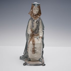Lladro Porcelain Figurine, Gothic Queen 1002003