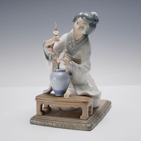 Lladro Porcelain Figurine, Oriental Girl 1004840