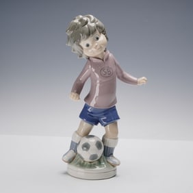 Lladro Porcelain Figurine, Sports Billy Football Player 1005135