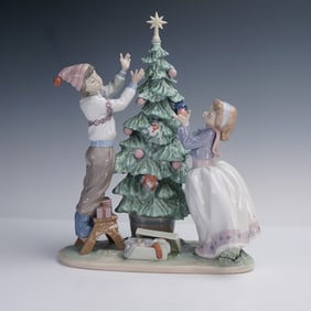 Lladro Figurine, Trimming The Tree 1005897