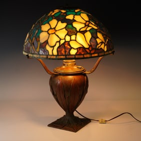 Tiffany Studios New York Stained Glass Magnolia Floral Table Lamp