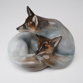 Royal Doulton Figurine, Foxes Curled HN117