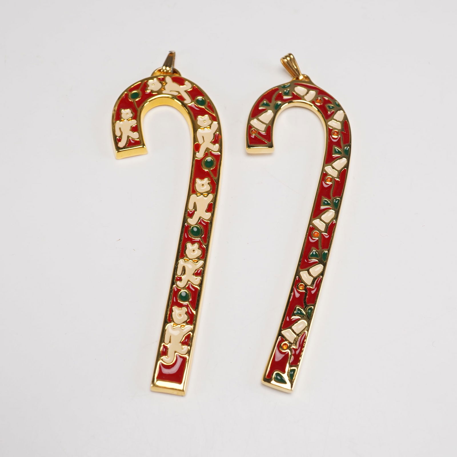 2pc Wallace Silversmith Teddy and Chime Candy Cane Ornaments: This charming pair of Wallace Silversmiths Christmas ornaments includes the 1986 Chime Candy Cane and the 1987 Teddy Candy Cane, the sixth and seventh editions in Wallace's beloved annual candy cane o