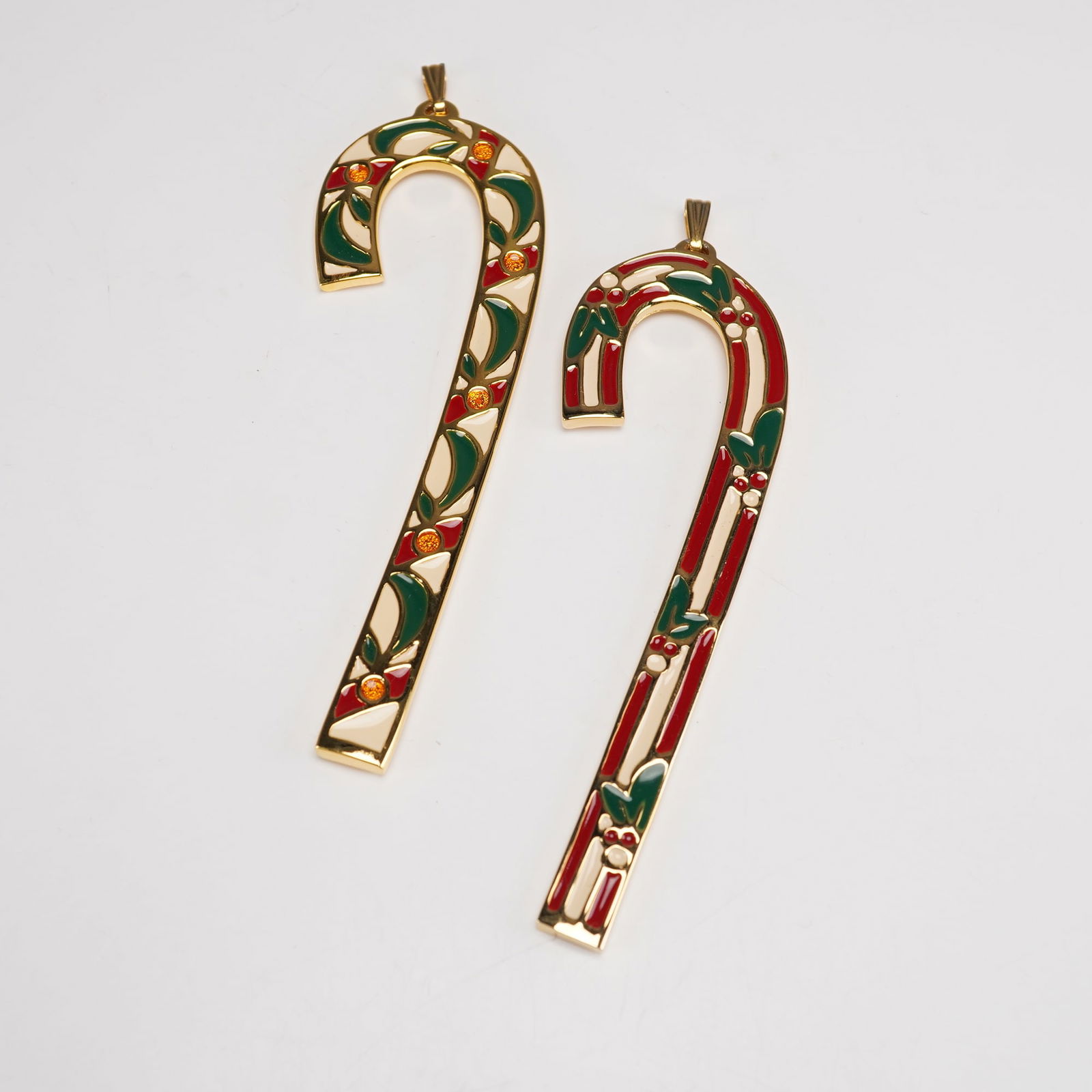 2pc Wallace Silversmith Cinnamon and Clove Candy Cane Ornament: Offered here is a delightful pair of collectible Wallace Silversmiths solid pewter candy cane ornaments from the brand's beloved annual holiday series. This duo includes the 1983 Cinnamon Candy Cane O