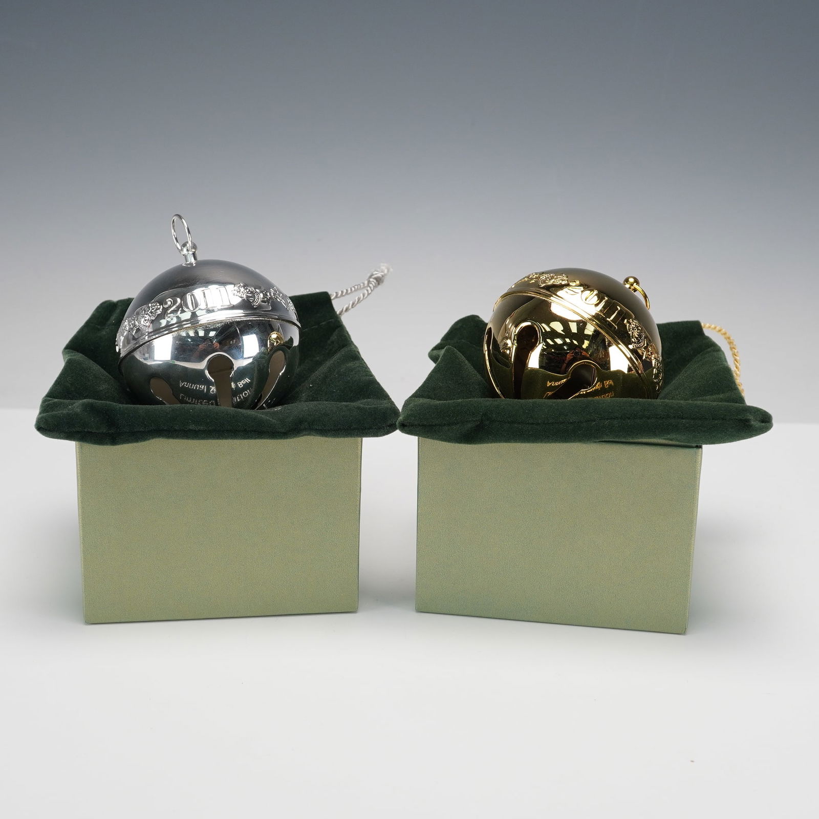 2pc Wallace Silversmiths Annual Sleigh Bell Ornaments (1 of 5)