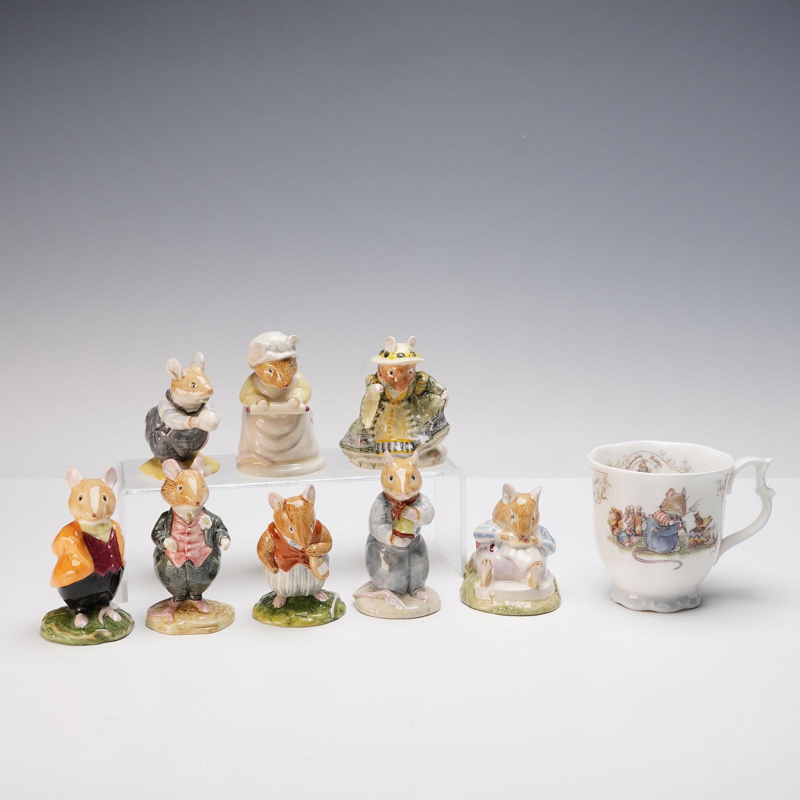 9pc Royal Doulton Beatrix Potter Figurines and Mug (1 of 3)