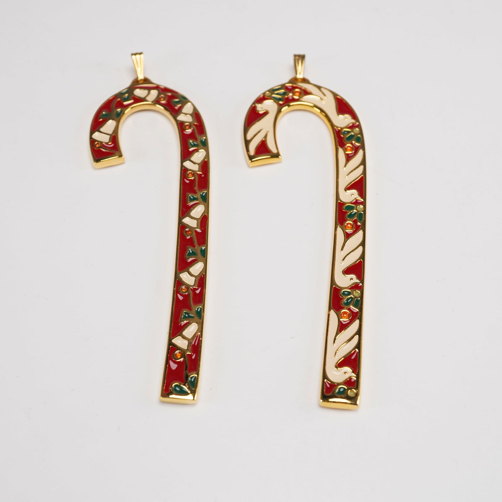 2pc Wallace Silversmith Dove and Chime Candy Cane Ornament: These collectible Wallace Silversmiths Christmas ornaments include the 1985 Dove Candy Cane and the 1986 Chime Candy Cane, each part of the company's beloved annual series. Crafted of solid pewter wit