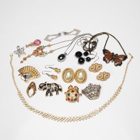 21pc Costume Jewelry Collection- Brooches, Necklaces, Earrings & Pendants