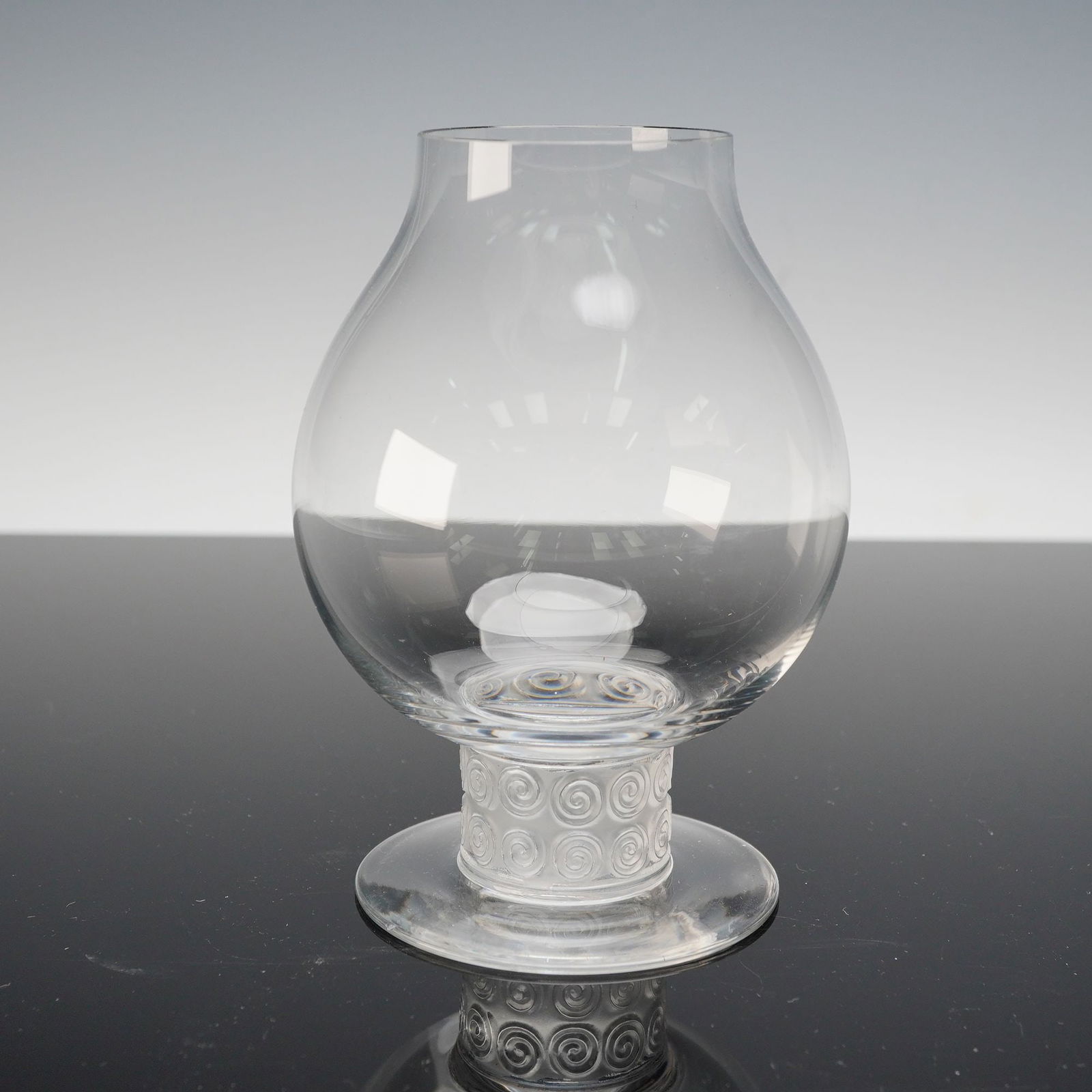 Lalique Crystal Snifter Glass, Chinon: A fine Rene Lalique Chinon snifter, crafted in clear and frosted glass and showcasing Lalique's mastery of contrasting textures. The wide, rounded bowl rises elegantly from a short cylindrical stem, w