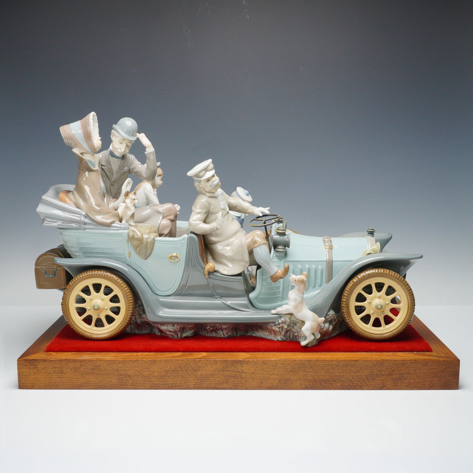 Lladro Porcelain Figurine with Base, Antique Car  01001146 (1 of 6)
