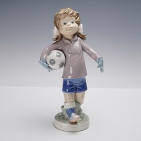 Lladro Porcelain Figurine, Football Sports Lilly 1005134
