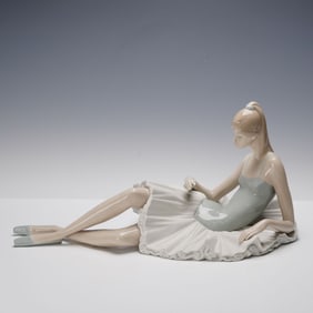 Lladro Porcelain Figurine, Seated Ballerina 01004504