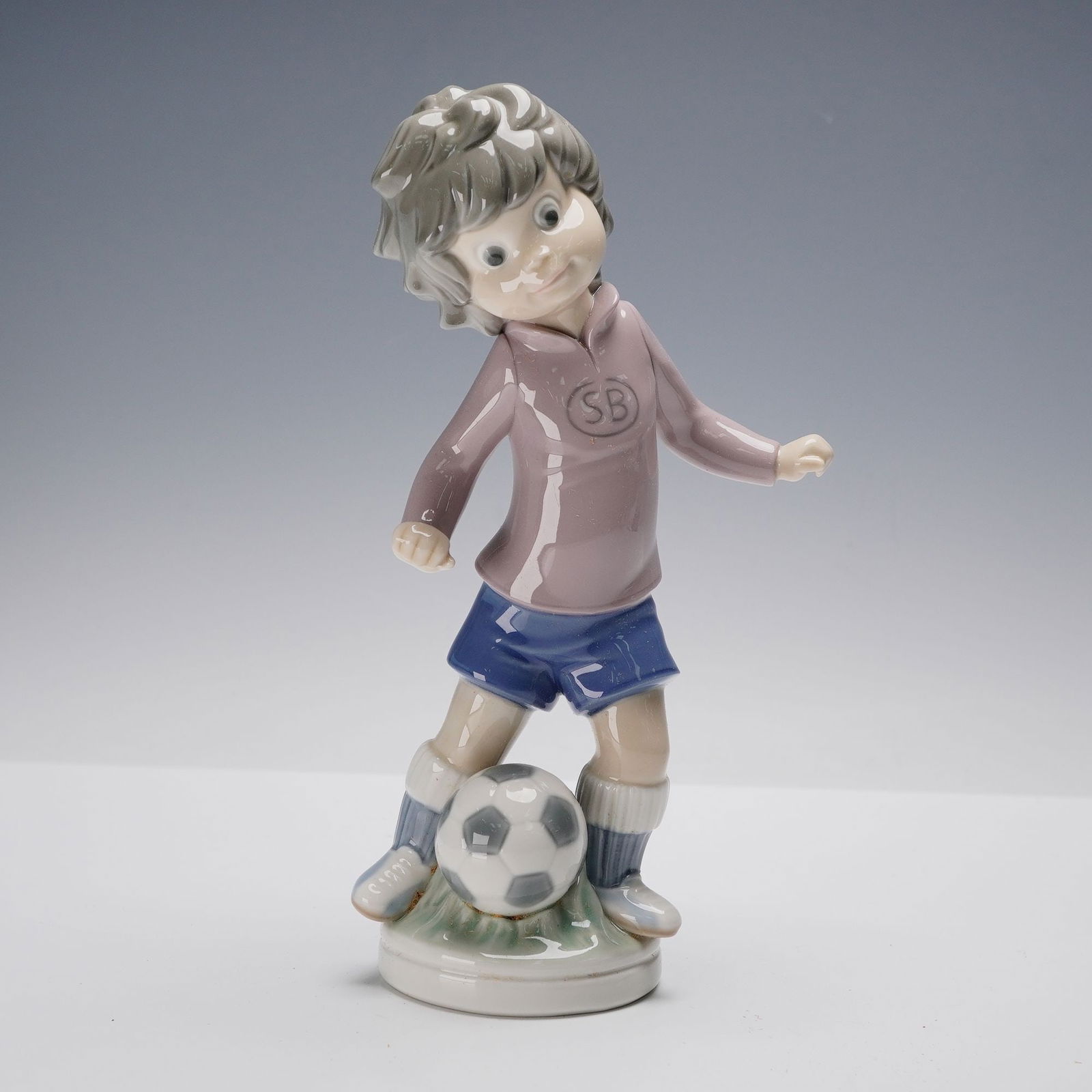 Lladro Porcelain Figurine, Sports Billy Football Player 1005135 (1 of 4)