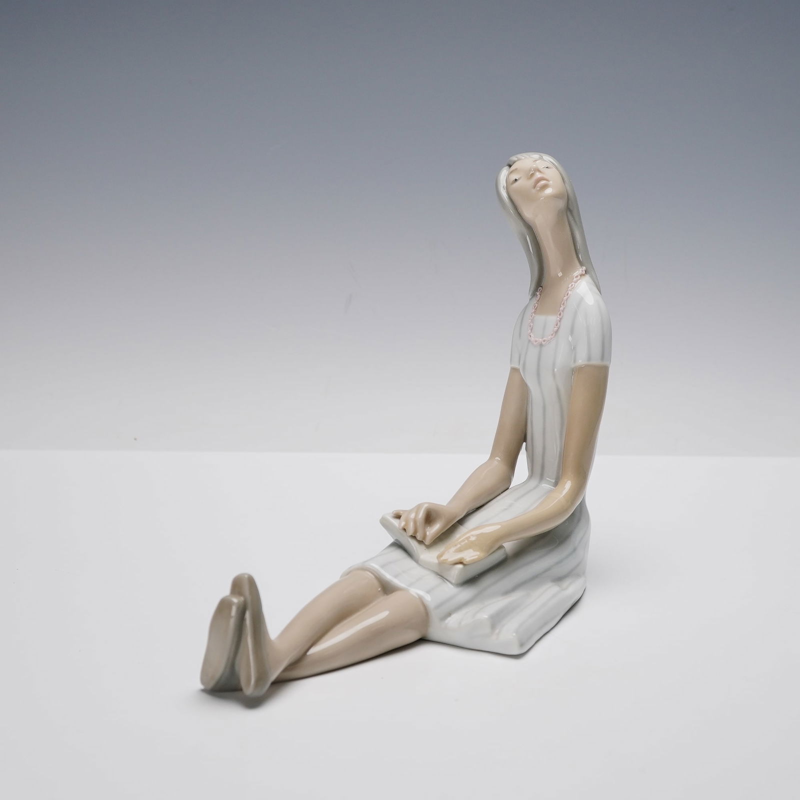 Lladro Porcelain Figurine, Thinking Girl 1004567 (1 of 3)