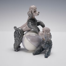 Lladro Porcelain Figurine Playing Poodles (Gray) 01001258.2